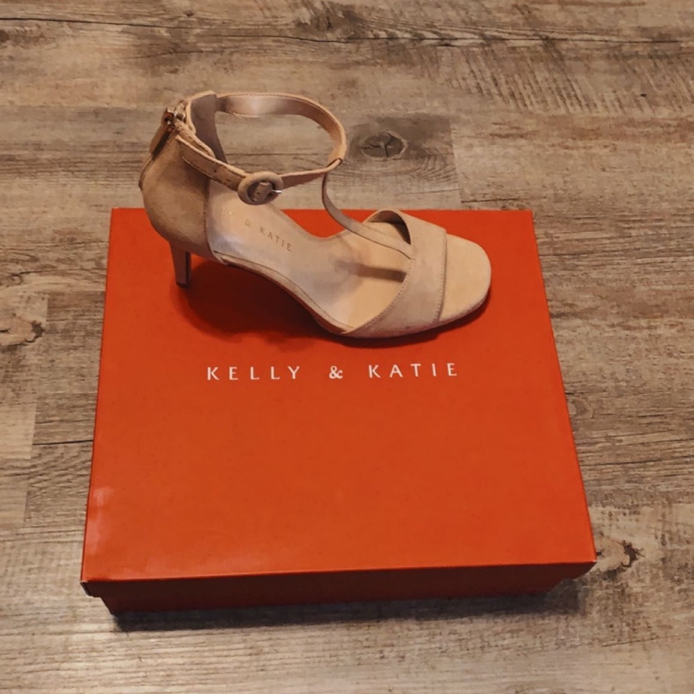kelly and katie nude heels!